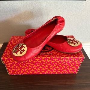 Tory Burch - ballet flats with metal logo, lobster red/gold, size 7.5